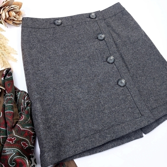 LOFT Dresses & Skirts - Loft Grey Wool Button Front Skirt Sz 2 Petite